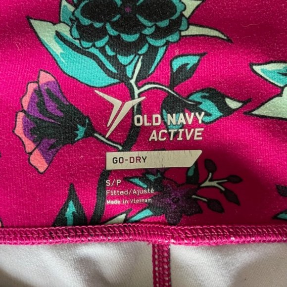 Old Navy Active Fitted High Waisted Fuchsia Floral Pattern Shorts 2.5” Hem, Smal - Picture 4 of 6